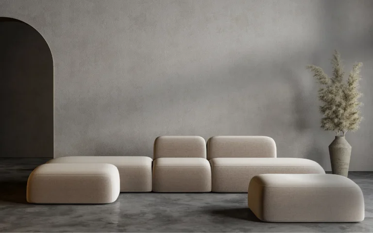 اتاق نشیمن سیاه‌وسفید مینیمال با مبل‌های روشن و گلدان بلند با گل خشک