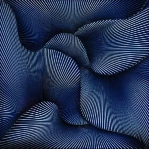 تابلو انتزاعی با خطوط فراکتالی آبی و سفید در پس‌زمینه تاریک با اثر بصری چشمگیر